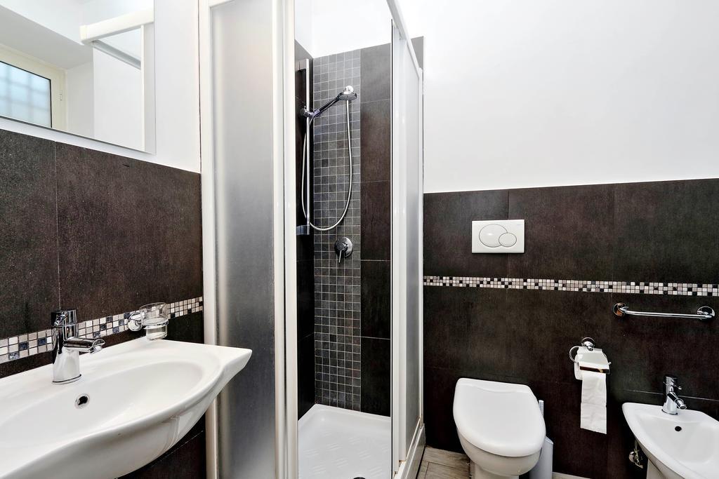 Cozy Apartment Fabia 300 Mt From Colosseum Ngoại thất bức ảnh