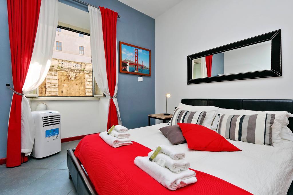 Cozy Apartment Fabia 300 Mt From Colosseum Ngoại thất bức ảnh